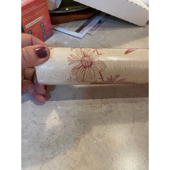 Vintage Bunny Toile Cream W Red Rabbits & Botanicals Prepasted  Double Roll USA - Picture 4 of 12